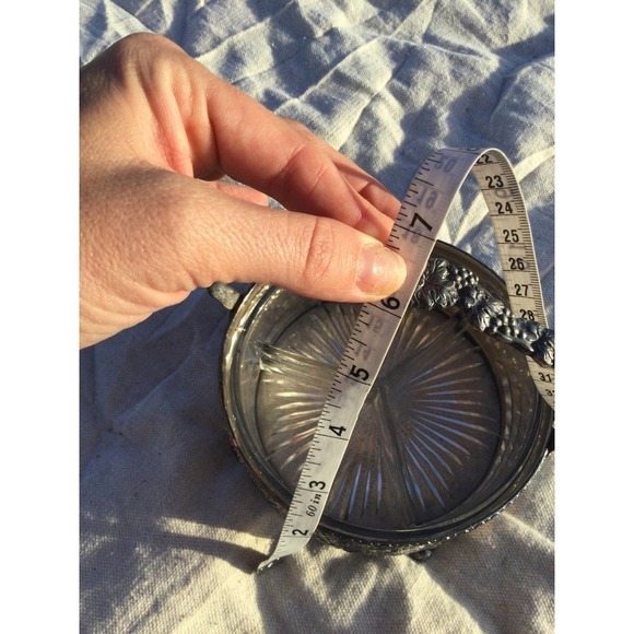 Vtg Silverplated divided glass dish 6” 6 in nuts snacks appetizers hosting farm - Picture 8 of 10